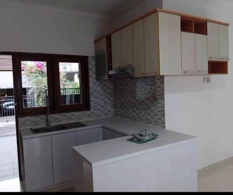 dijual rumah lantai 2 lokasi jalan tukad badung