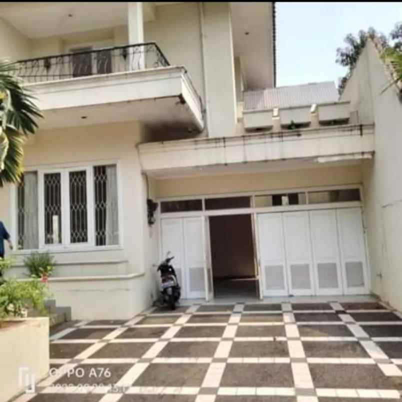dijual rumah lebak bulus
