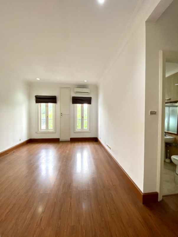 dijual rumah lebak bulus