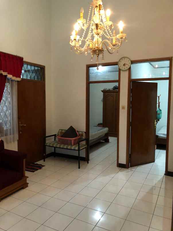 dijual rumah lokasi strategis di setraduta bandung