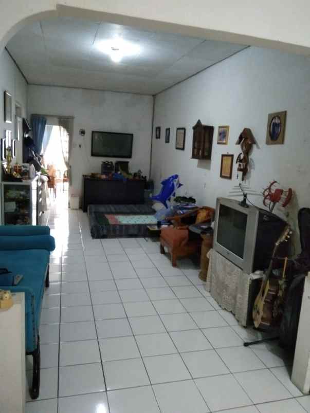 dijual rumah lokasi strategis sarijadi kota bdg