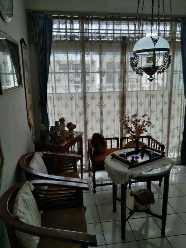 dijual rumah lokasi strategis sarijadi kota bdg