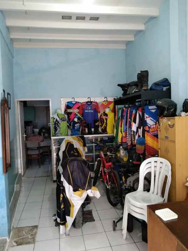 dijual rumah lokasi strategis sarijadi kota bdg