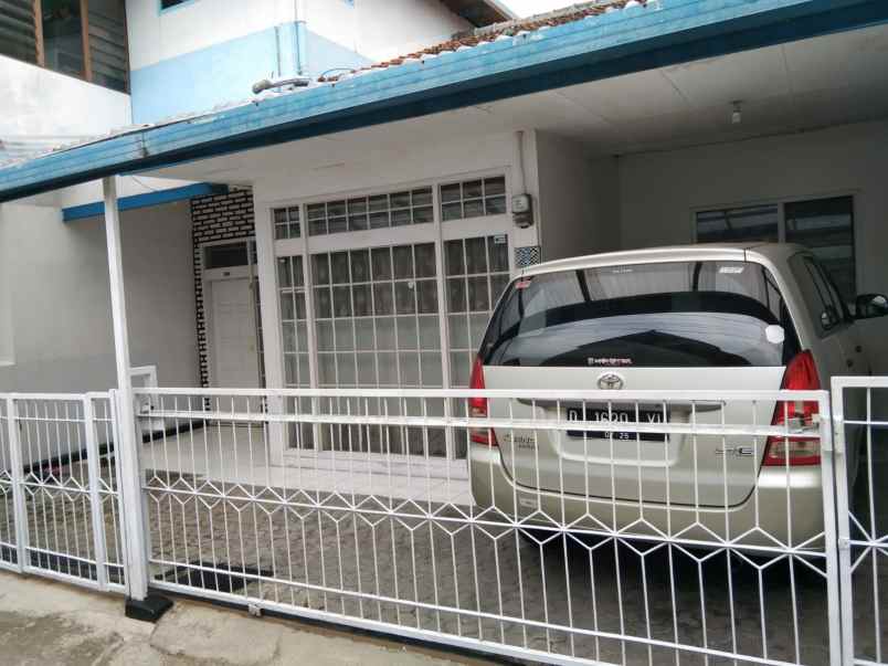 dijual rumah lokasi strategis sarijadi kota bdg