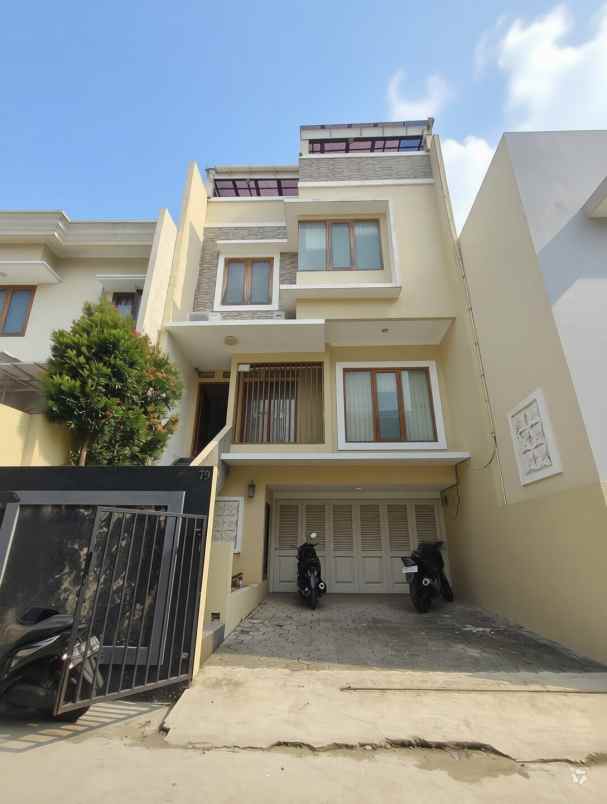 dijual rumah lubang buaya jaktim