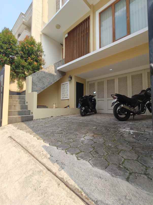 dijual rumah lubang buaya jaktim