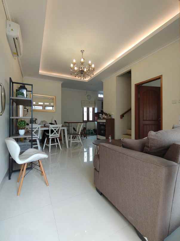 dijual rumah lubang buaya jaktim