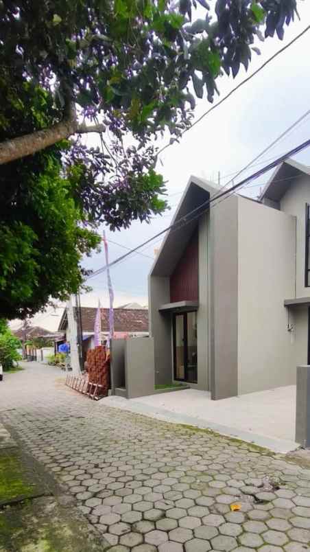dijual rumah maguwoharjo