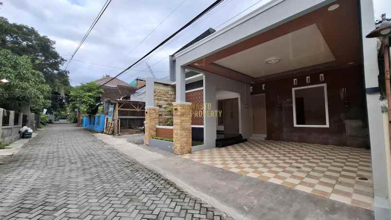 dijual rumah maguwoharjo sleman