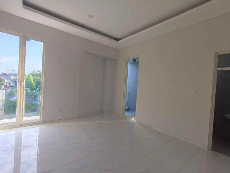 dijual rumah manayr tirtoyoso utara