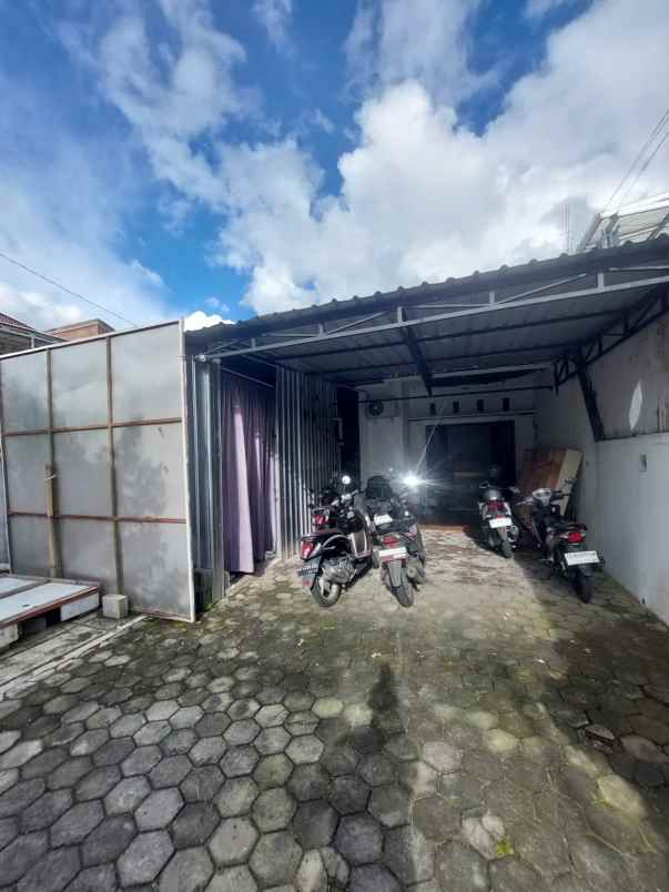 dijual rumah manukan condongcatur depok