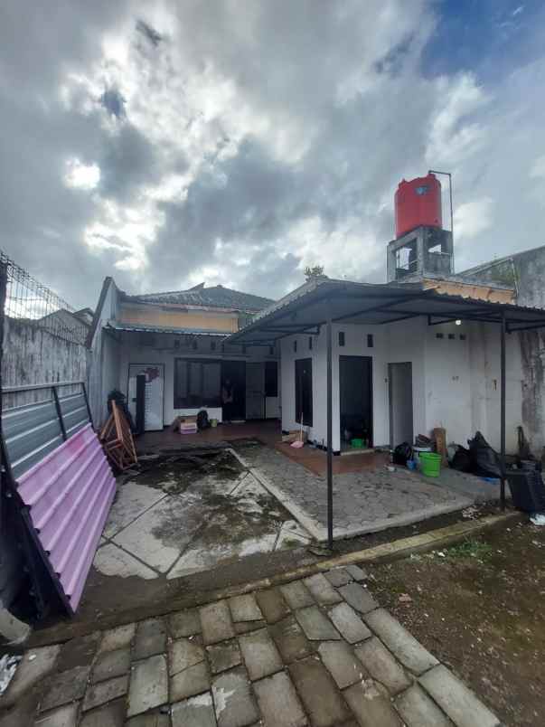 dijual rumah manukan condongcatur depok