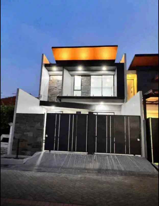 dijual rumah manyar