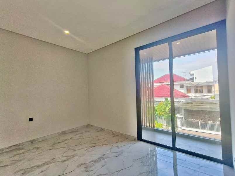 dijual rumah manyar