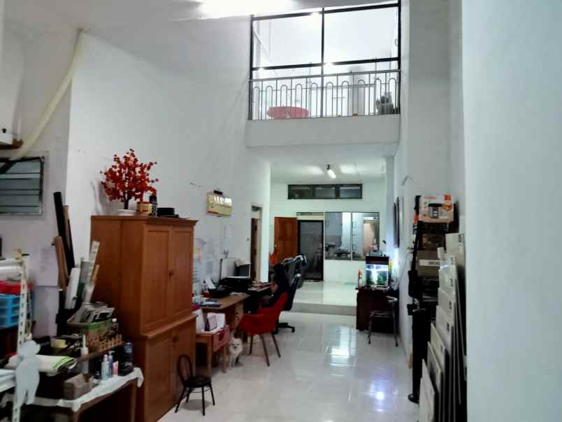 dijual rumah manyar rejo