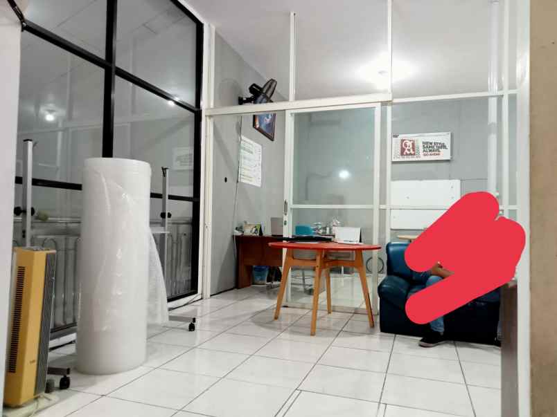 dijual rumah manyar rejo