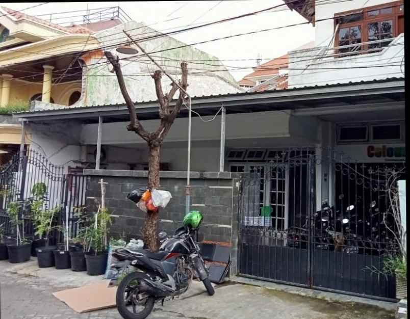 dijual rumah manyar rejo