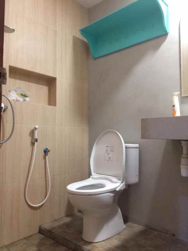 dijual rumah manyar tirtoyoso