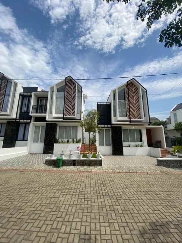 dijual rumah mayjen sungkono buring malang