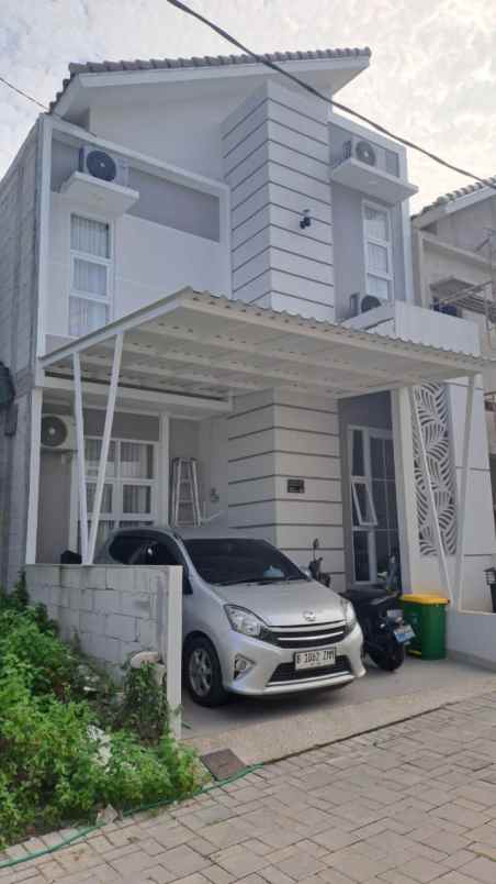 dijual rumah medina townhouse depok jl