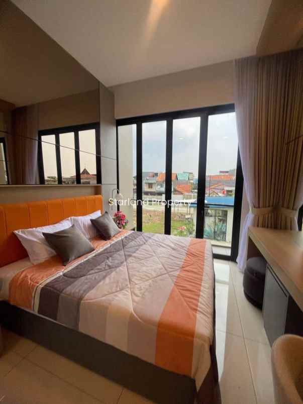 dijual rumah meruya selatan