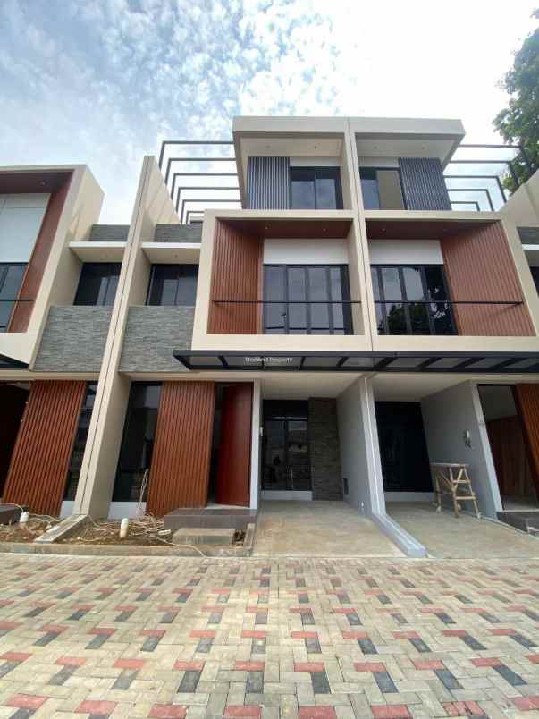 dijual rumah meruya selatan