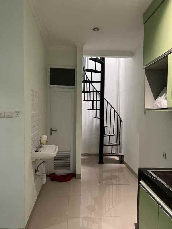 dijual rumah metland transyogi