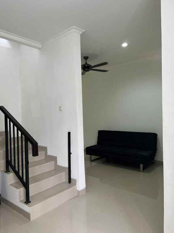 dijual rumah metland transyogi