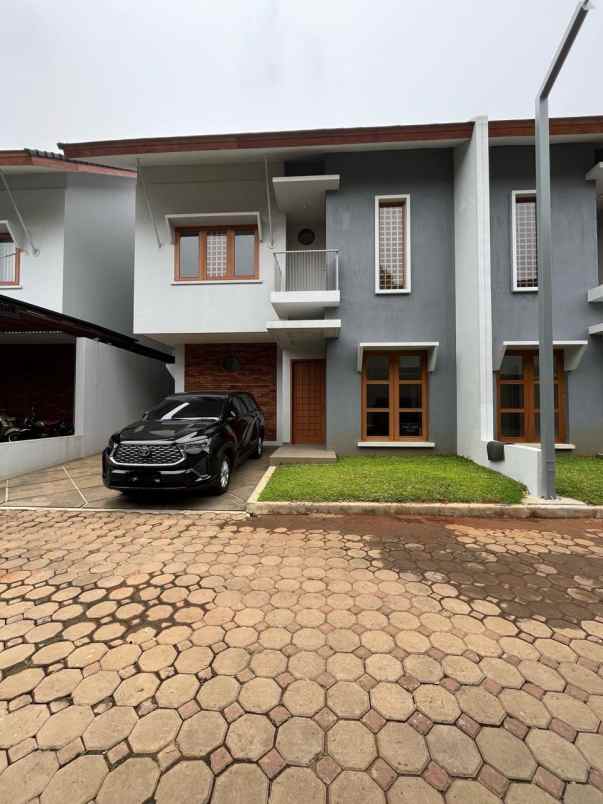 dijual rumah mewah 2 lantai bebas banjir jaksel