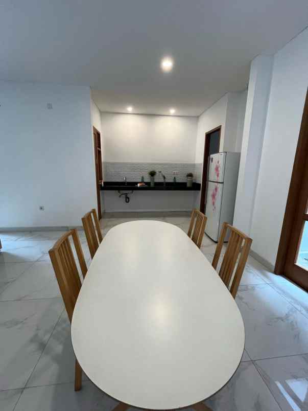 dijual rumah mewah 2 lantai bebas banjir jaksel