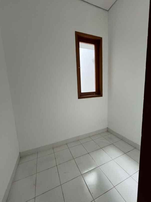 dijual rumah mewah 2 lantai bebas banjir jaksel