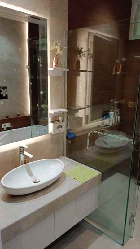 dijual rumah mewah dekat hotel lorin solo