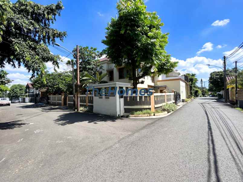 dijual rumah mewah di gudang peluru kebon baru tebet
