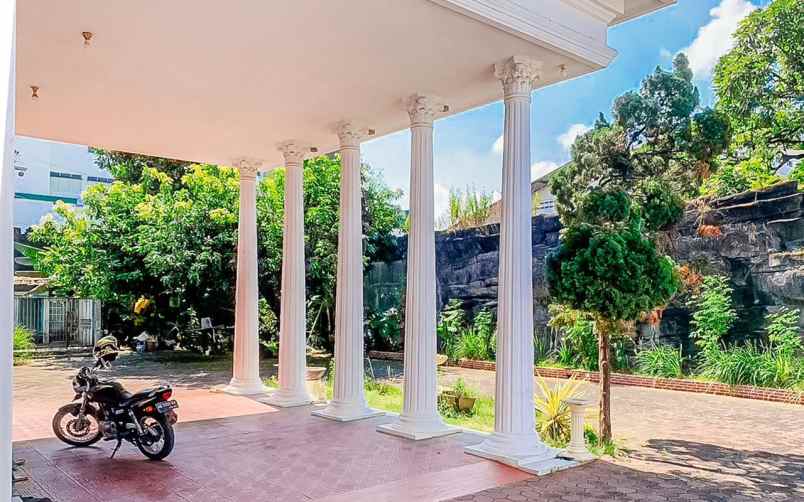 dijual rumah mewah di kerten solo