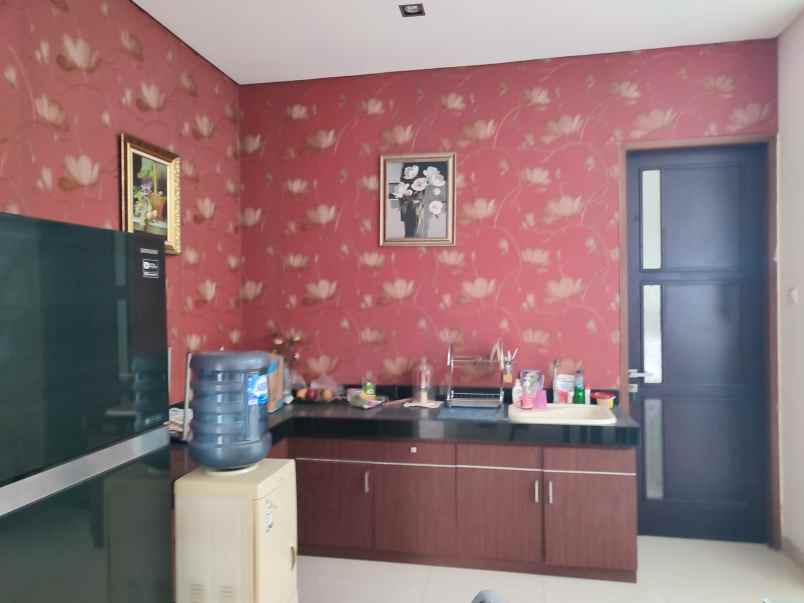 dijual rumah mewah di manahan solo