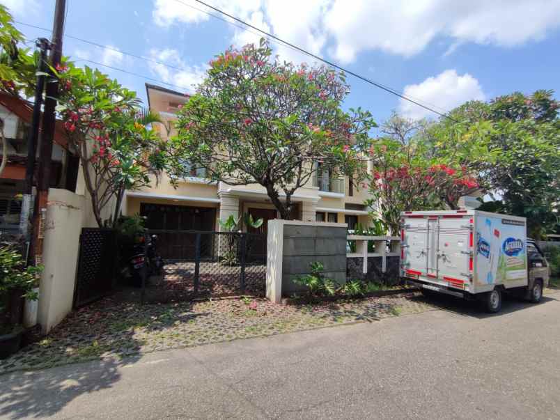 dijual rumah mewah di manahan solo