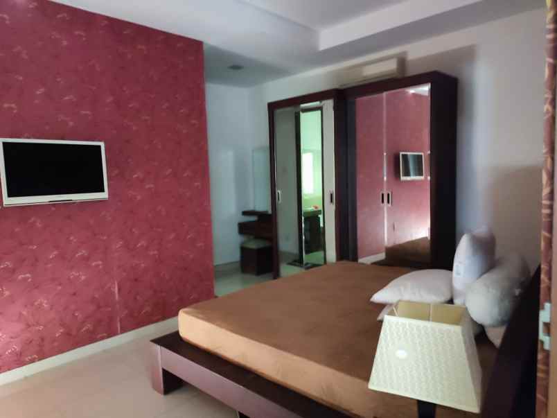 dijual rumah mewah di manahan solo