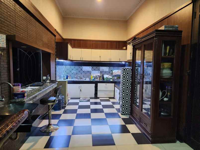 dijual rumah mewah di manahan solo