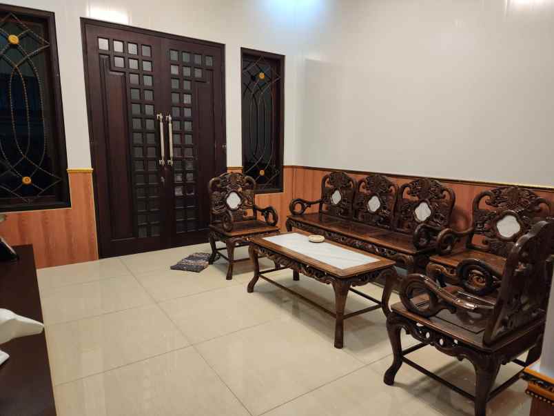 dijual rumah mewah di manahan solo