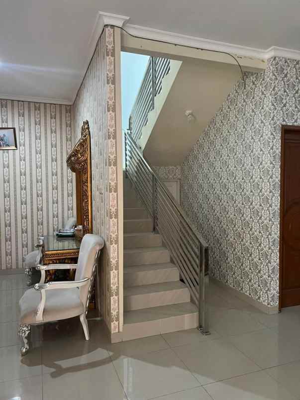 dijual rumah mewah islamic village karawaci tangerang