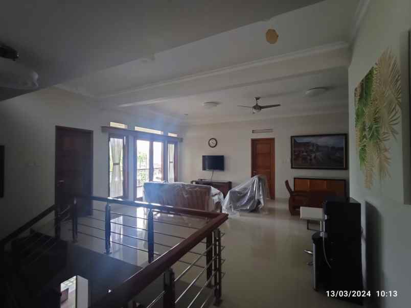 dijual rumah mewah tengah pusat kota solo