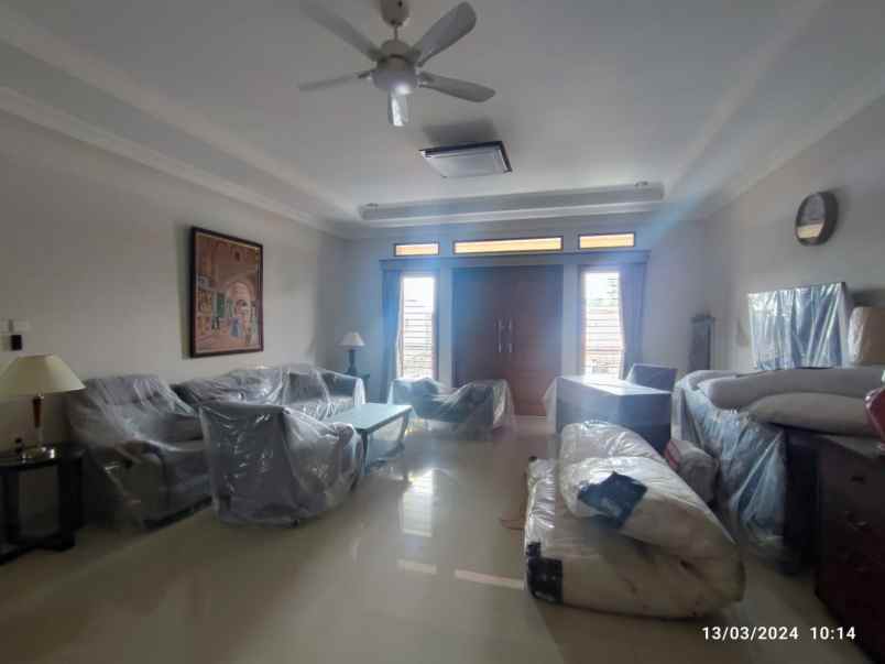 dijual rumah mewah tengah pusat kota solo