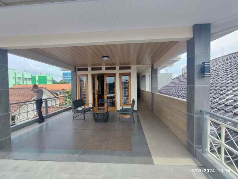 dijual rumah mewah tengah pusat kota solo