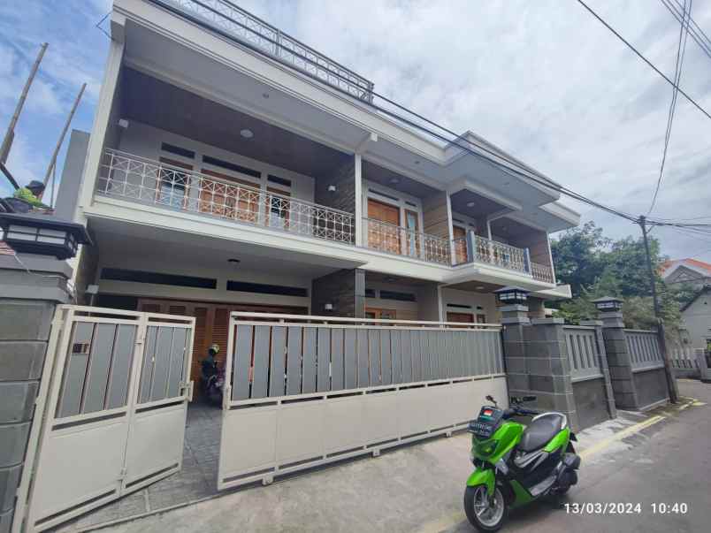 dijual rumah mewah tengah pusat kota solo