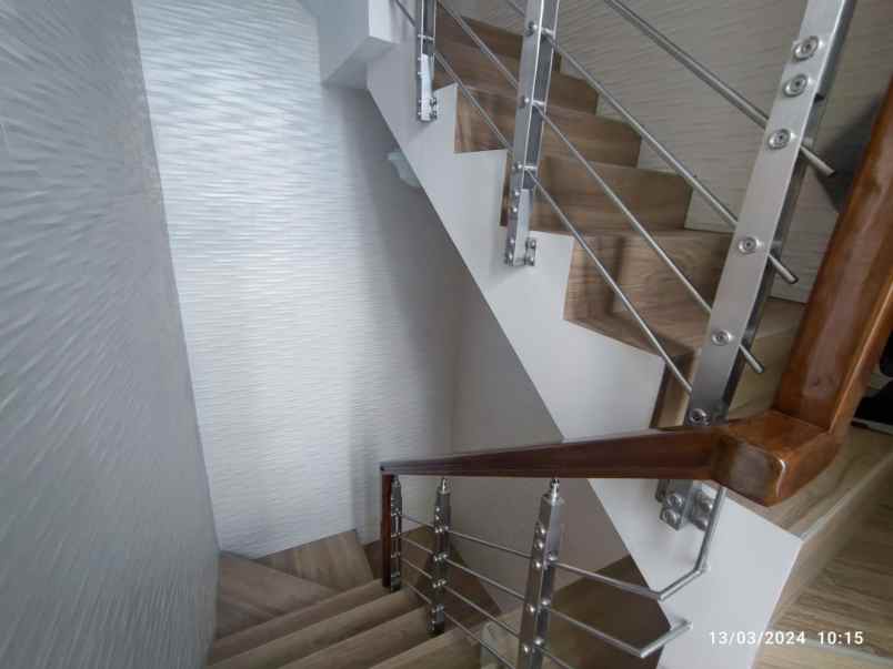 dijual rumah mewah tengah pusat kota solo