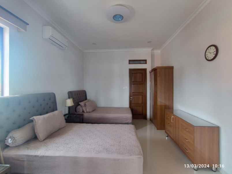 dijual rumah mewah tengah pusat kota solo