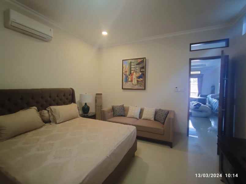 dijual rumah mewah tengah pusat kota solo