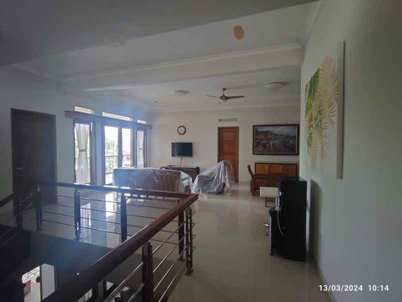 dijual rumah mewah tengah pusat kota solo