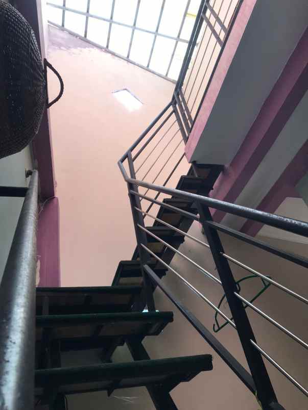 dijual rumah modern minimalis 2 lantai dekat terminal