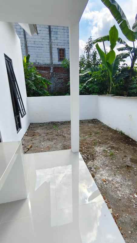 dijual rumah modern minimalis lokasi cemorokandang